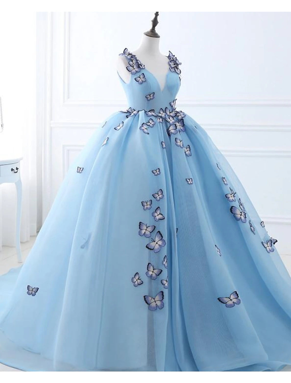 Ball Gown Prom Dresses Luxurious Dress Engagement Court Train Sleeveless V Neck Tulle with Pleats Appliques Ball Gown Prom Dresses Luxurious Dress Engagement Court Train Sleeveless V Neck Tulle with Pleats Appliques